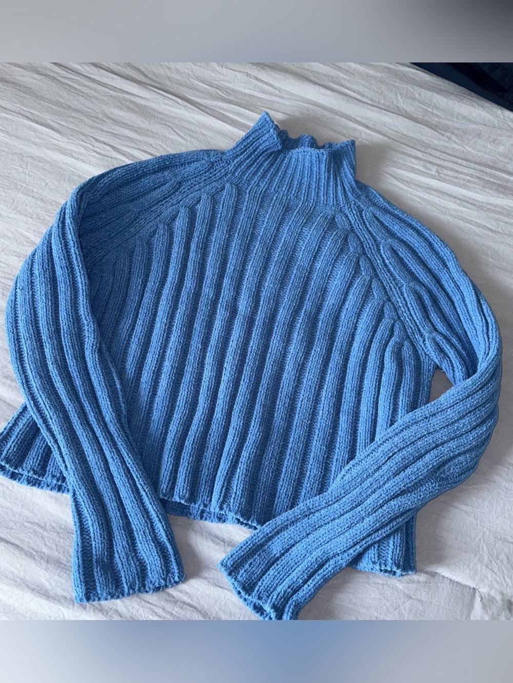 AE cropped turtle sweater, S